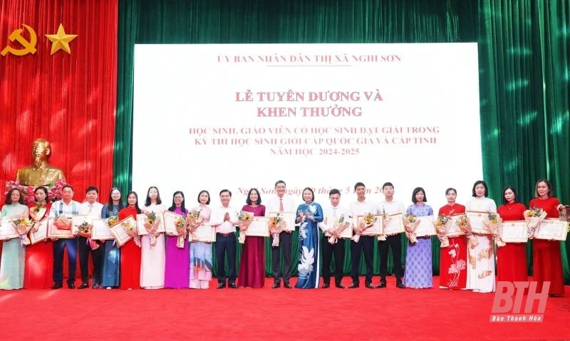 Thị xã Nghi Sơn tuyên dương, khen thưởng học sinh và giáo viên có học sinh đoạt giải trong kỳ thi học sinh giỏi cấp quốc gia, cấp tỉnh