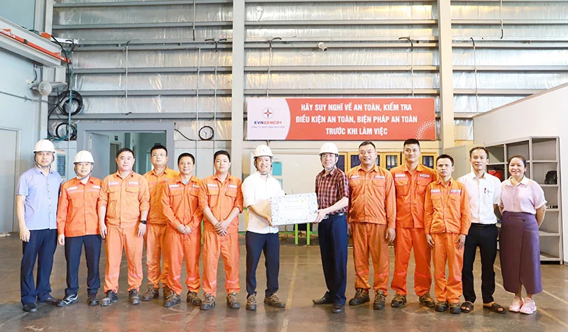 Công ty Nhiệt điện Nghi Sơn tặng quà cho đoàn viên, người lao động nhân Tháng công nhân năm 2025