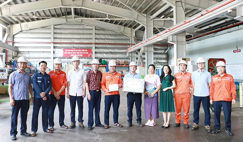 Công ty Nhiệt điện Nghi Sơn tặng quà cho đoàn viên, người lao động nhân Tháng công nhân năm 2025