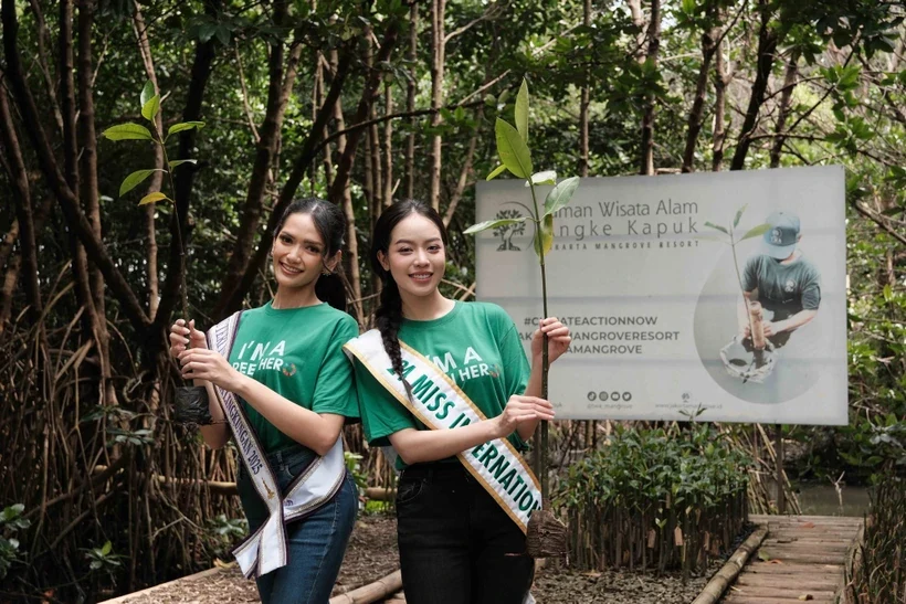 Hoa hậu Thanh Thủy lan tỏa thông điệp xanh cùng giới trẻ 10 quốc gia