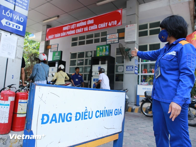 Giảm hơn 400 đồng, giá xăng RON95-III về gần ngưỡng 19.000 đồng/lít