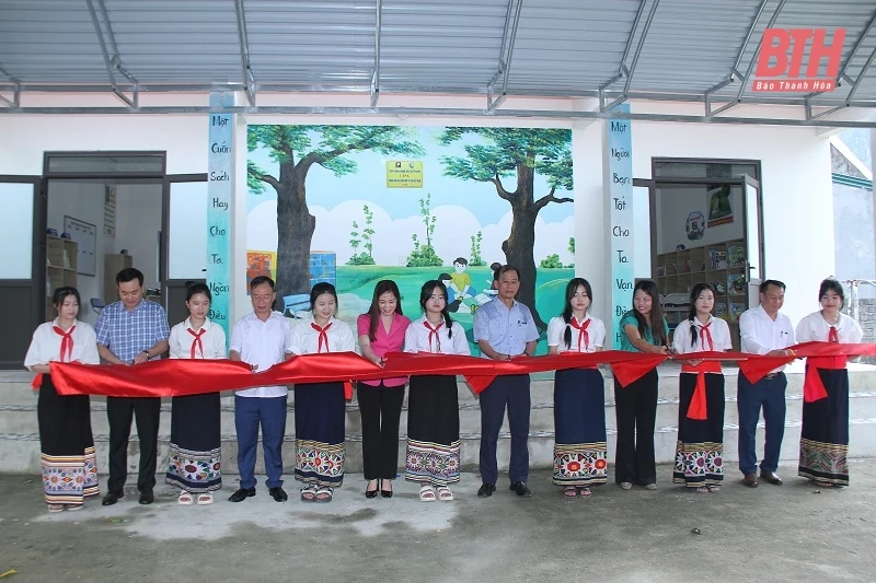 Khánh thành thư viện Trường THCS Vạn Xuân do Tập đoàn Xăng dầu Việt Nam tài trợ