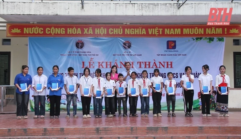 Khánh thành thư viện Trường THCS Vạn Xuân do Tập đoàn Xăng dầu Việt Nam tài trợ