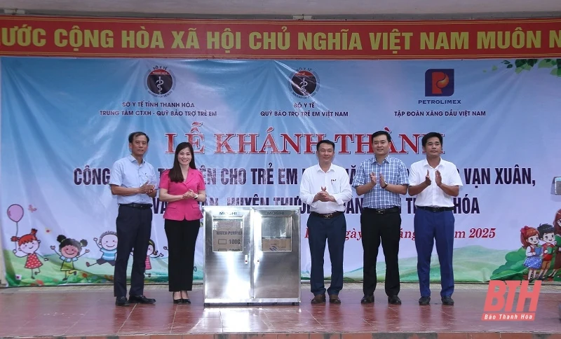 Khánh thành thư viện Trường THCS Vạn Xuân do Tập đoàn Xăng dầu Việt Nam tài trợ