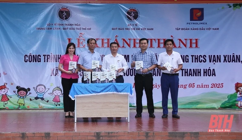 Khánh thành thư viện Trường THCS Vạn Xuân do Tập đoàn Xăng dầu Việt Nam tài trợ