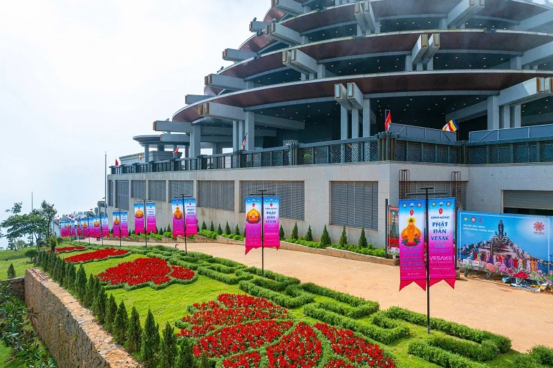 Ngắm không gian trang hoàng tại núi Bà Đen trước thềm đại lễ Vesak 2025 ngày 8/5/2025