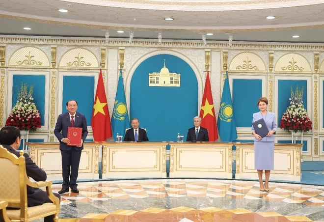 Nâng cấp quan hệ giữa Việt Nam và Kazakhstan lên Đối tác chiến lược