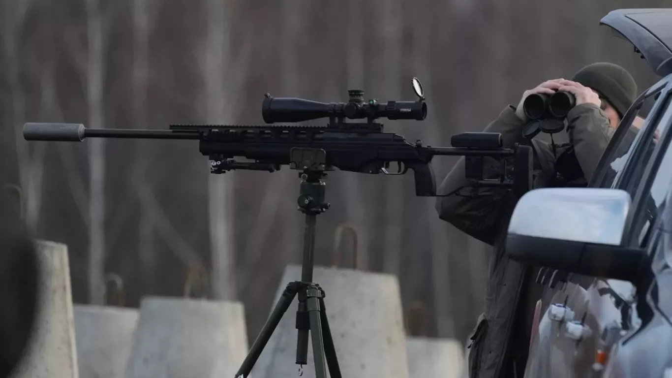 Latvia cảnh báo “Khách du lịch lạc đường” có thể là gián điệp Nga