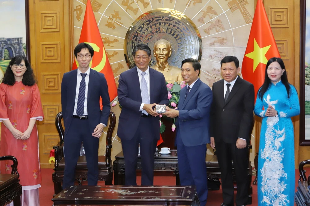 Bí thư Tỉnh ủy Nguyễn Doãn Anh tiếp xã giao Đại sứ Đặc mệnh toàn quyền Nhật Bản tại Việt Nam và dự chương trình “Kết nối văn hóa bằng truyện dân gian và âm nhạc”