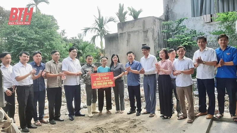 Chủ tịch Ủy ban MTTQ tỉnh Phạm Thị Thanh Thủy dự lễ khởi công xây dựng nhà ở cho hộ có hoàn cảnh đặc biệt khó khăn 