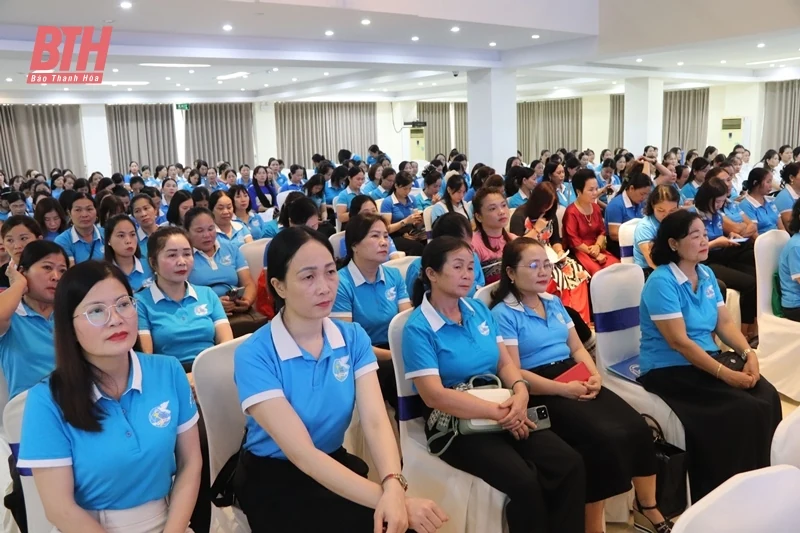 Triển khai kế hoạch lấy ý kiến của cán bộ, hội viên, phụ nữ về dự thảo Nghị quyết sửa đổi, bổ sung một số điều của Hiến pháp nước năm 2013.