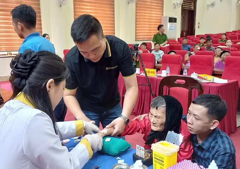 Thu nhận 141 mẫu ADN thân nhân liệt sĩ chưa xác định được danh tính tại địa bàn Trạm thu nhận mẫu ADN số 6 