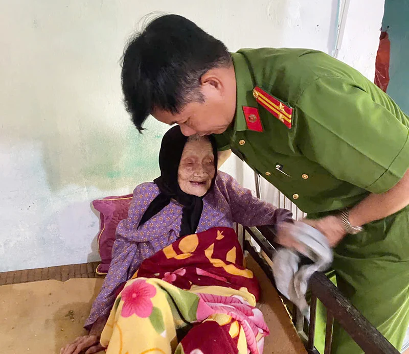 Thắp lên niềm hy vọng, xoa dịu nỗi đau cho các gia đình liệt sĩ