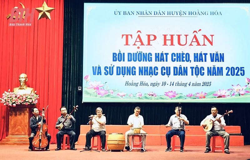 Cất cao điệu chèo trên quê hương Hoằng Hóa