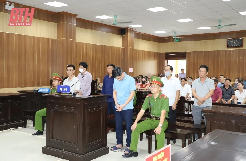 Cựu Chủ tịch, Phó Chủ tịch UBND huyện Quảng Xương bị tuyên phạt 5 năm tù