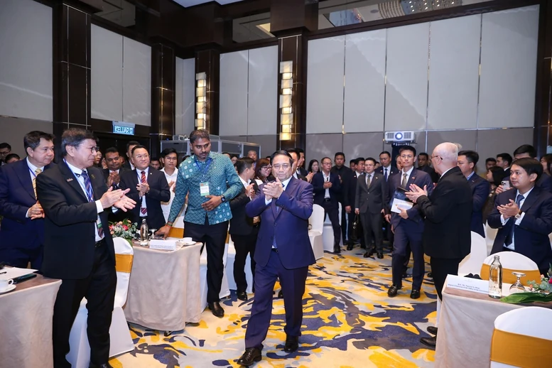 Thủ tướng kêu gọi doanh nghiệp phát huy sứ mệnh kết nối trong ASEAN và giữa Việt Nam - Malaysia