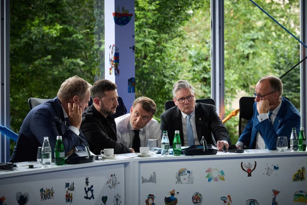 Ukraine đệ trình sách trắng, trình bày kế hoạch trừng phạt Nga