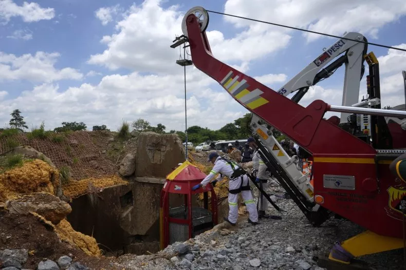 Nam Phi: Gần 300 thợ đào vàng bị mắc kẹt