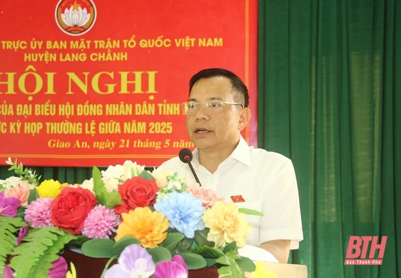 Trưởng Ban Tuyên giáo và Dân vận Tỉnh ủy Đào Xuân Yên tiếp xúc cử tri huyện Lang Chánh