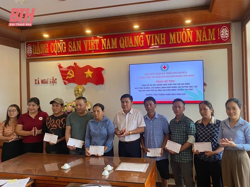 Hội Chữ thập đỏ tỉnh trao hỗ trợ sinh kế và xây nhà ở cho ngư dân nghèo 