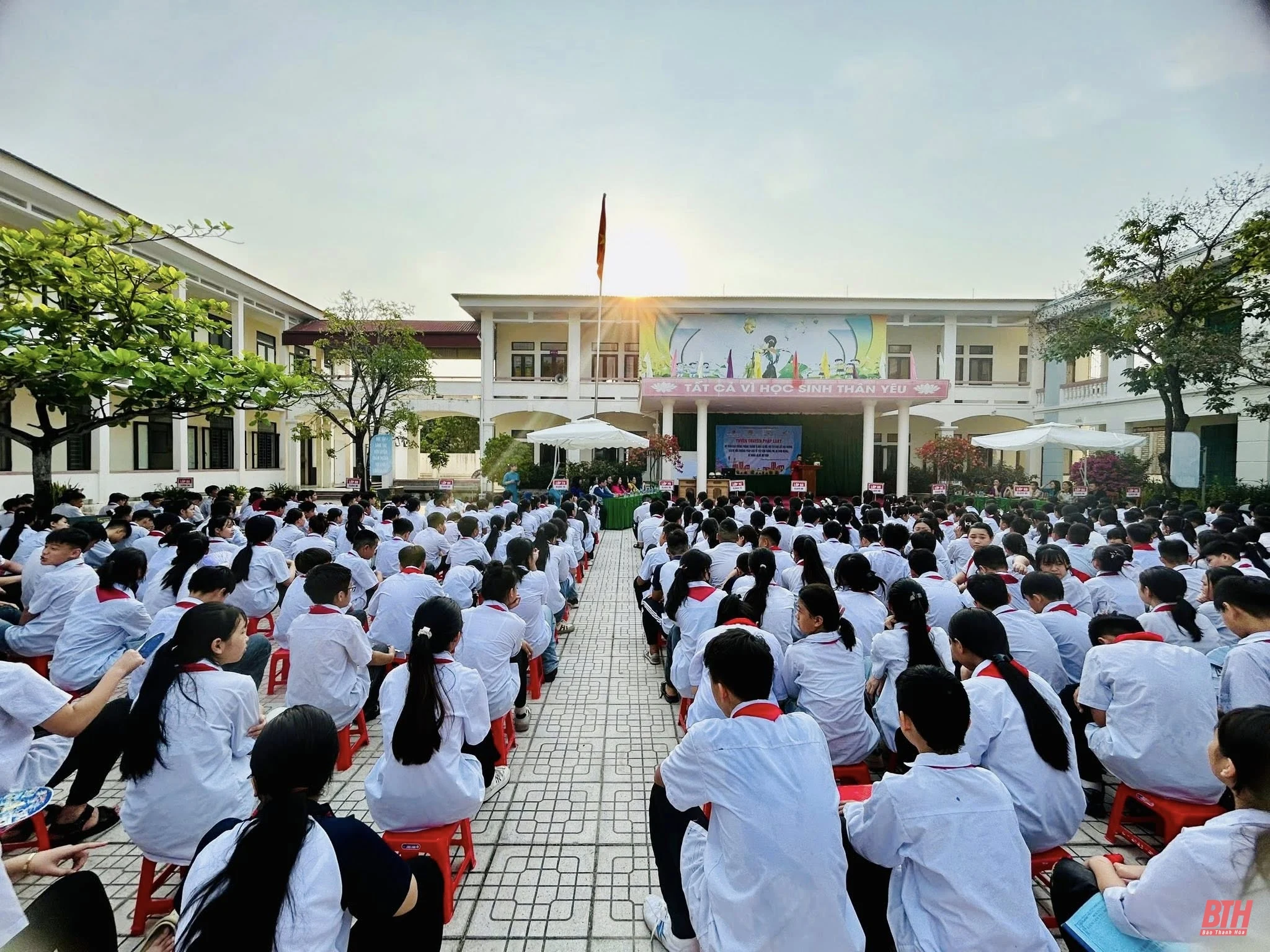 Phòng chống bạo lực học đường bằng kết nối và truyền thông