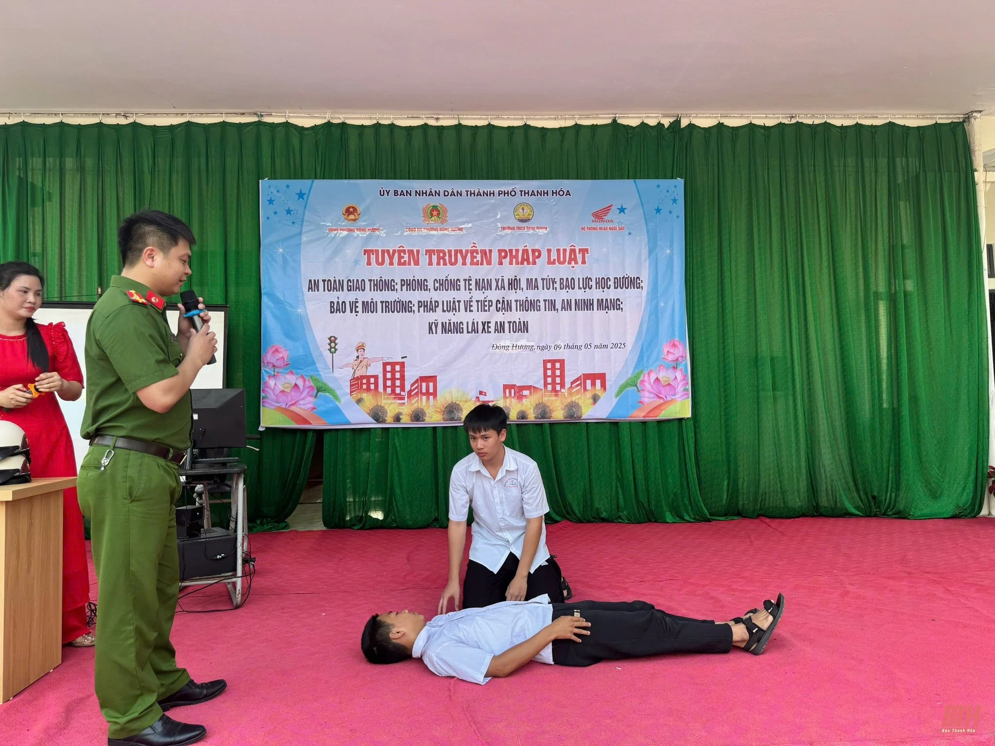 Phòng chống bạo lực học đường bằng kết nối và truyền thông