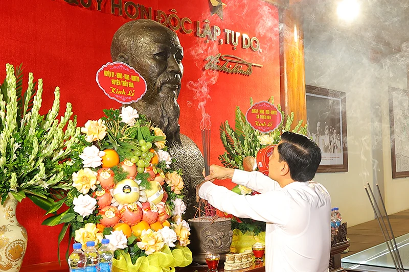 Thiệu Hóa: Dâng hương tưởng niệm 135 năm ngày sinh Chủ tịch Hồ Chí Minh