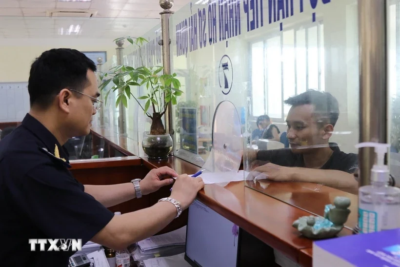 Thủ tướng: Thực hiện trực tuyến 100% thủ tục hành chính liên quan doanh nghiệp