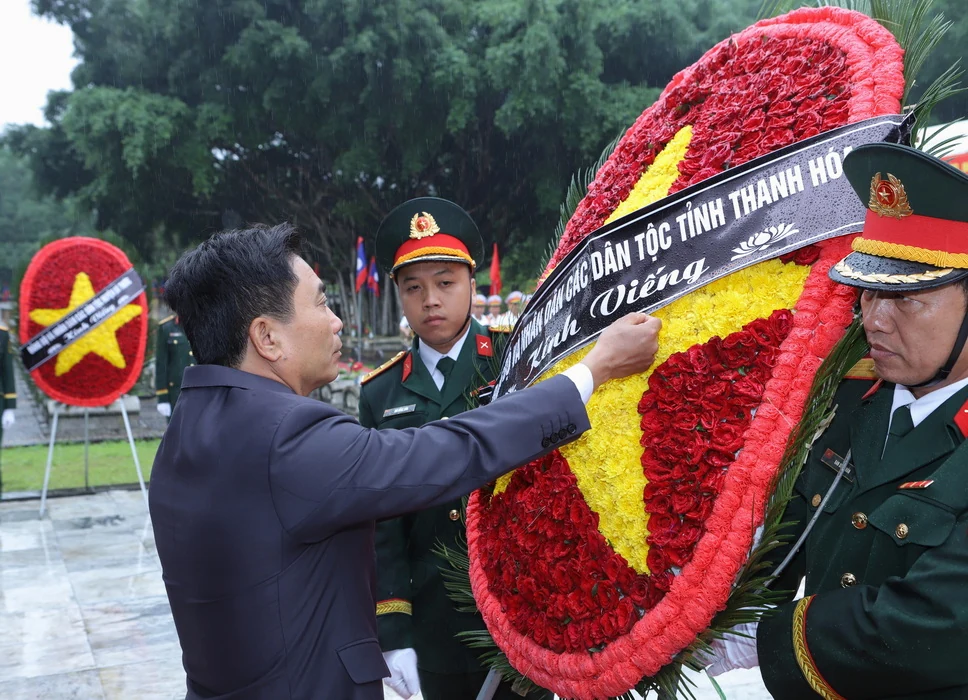 Truy điệu hài cốt liệt sĩ quân tình nguyện và chuyên gia Việt Nam hy sinh tại Lào về an nghỉ tại Nghĩa trang Liệt sĩ Quốc tế Đồng Tâm
