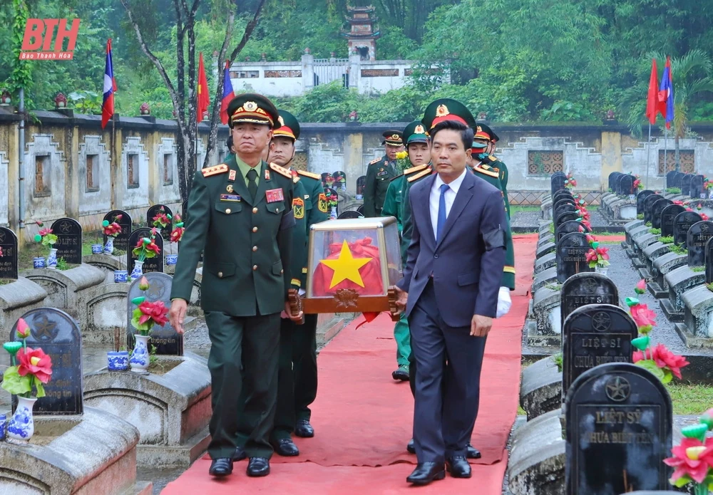 Truy điệu hài cốt liệt sĩ quân tình nguyện và chuyên gia Việt Nam hy sinh tại Lào về an nghỉ tại Nghĩa trang Liệt sĩ Quốc tế Đồng Tâm
