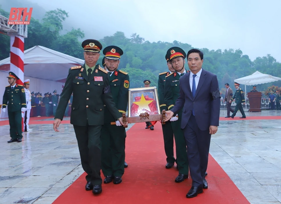 Truy điệu hài cốt liệt sĩ quân tình nguyện và chuyên gia Việt Nam hy sinh tại Lào về an nghỉ tại Nghĩa trang Liệt sĩ Quốc tế Đồng Tâm