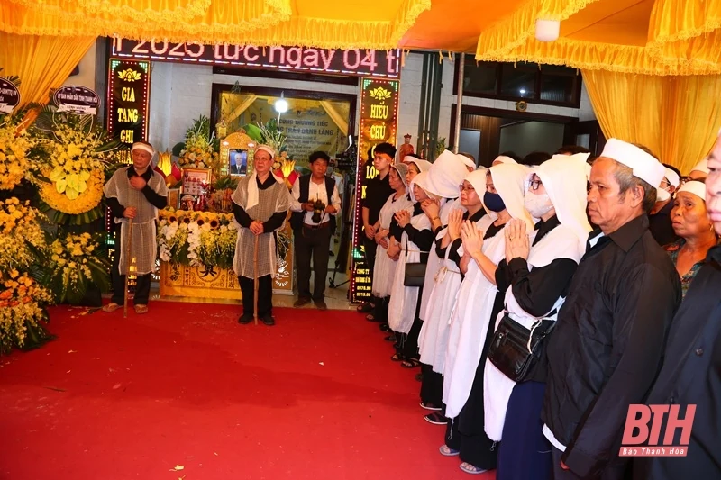 Lễ truy điệu, tiễn đưa đồng chí Trần Đình Lăng, nguyên Phó Chủ tịch Thường trực UBND tỉnh về nơi an nghỉ cuối cùng