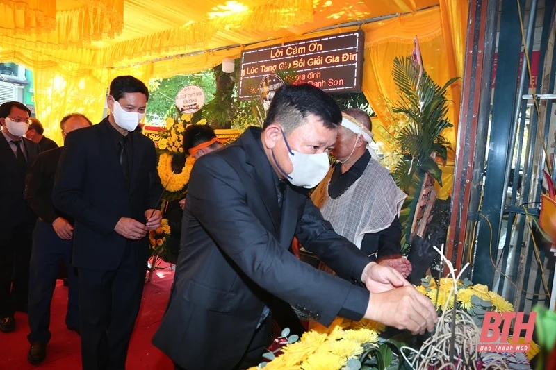 Lễ truy điệu, tiễn đưa đồng chí Trần Đình Lăng, nguyên Phó Chủ tịch Thường trực UBND tỉnh về nơi an nghỉ cuối cùng