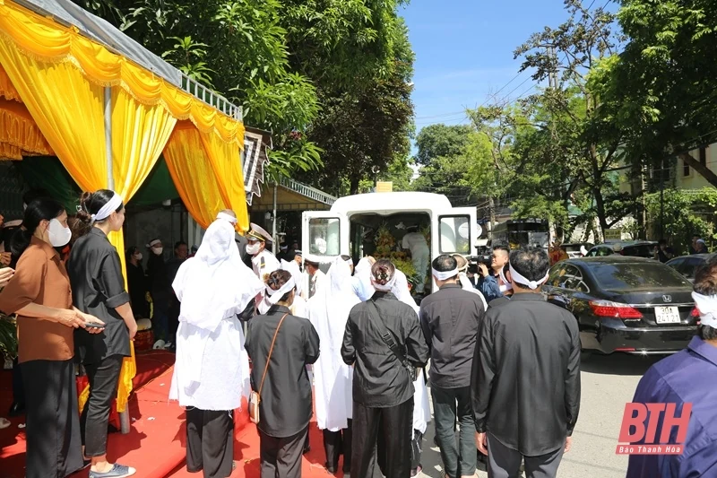 Lễ truy điệu, tiễn đưa đồng chí Trần Đình Lăng, nguyên Phó Chủ tịch Thường trực UBND tỉnh về nơi an nghỉ cuối cùng