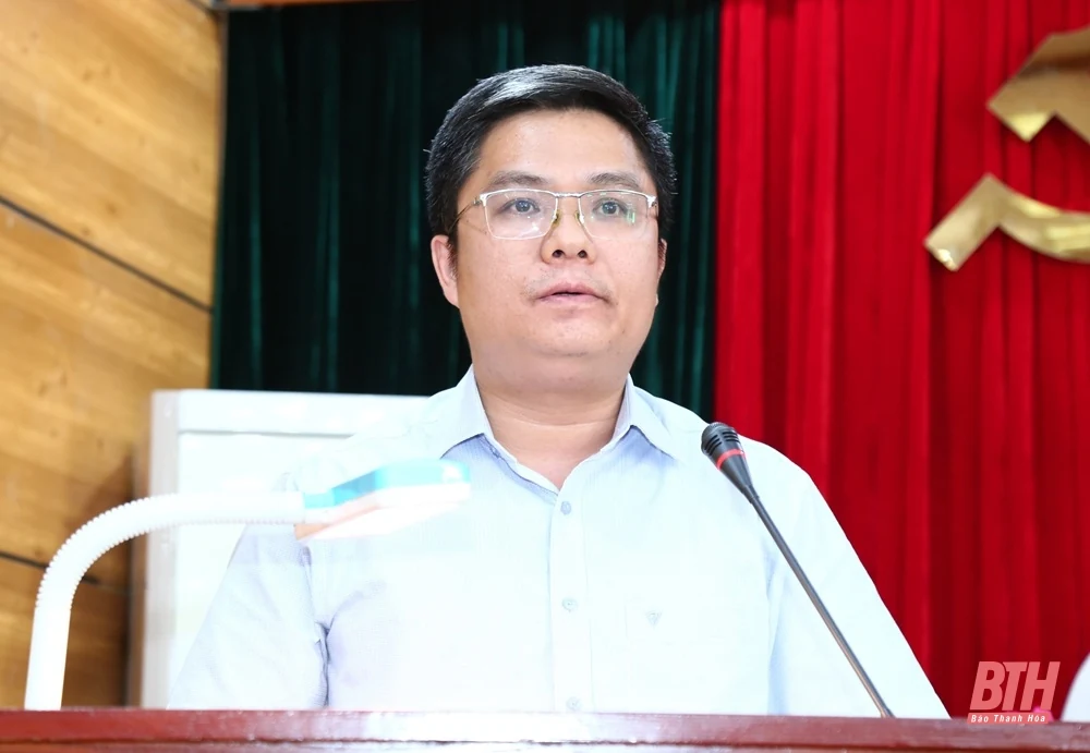 Phó Bí thư Thường trực Tỉnh ủy, Chủ tịch HĐND tỉnh, Trưởng Đoàn ĐBQH tỉnh Lại Thế Nguyên tiếp xúc cử tri huyện Ngọc Lặc