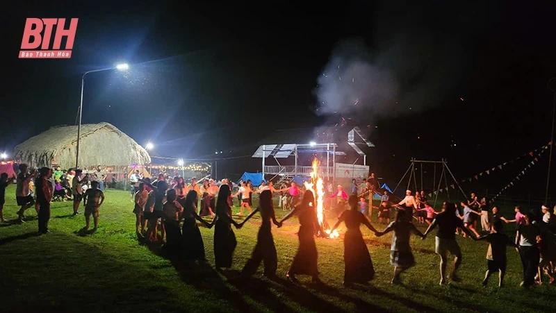 Khởi sắc du lịch cộng đồng miền Tây xứ Thanh