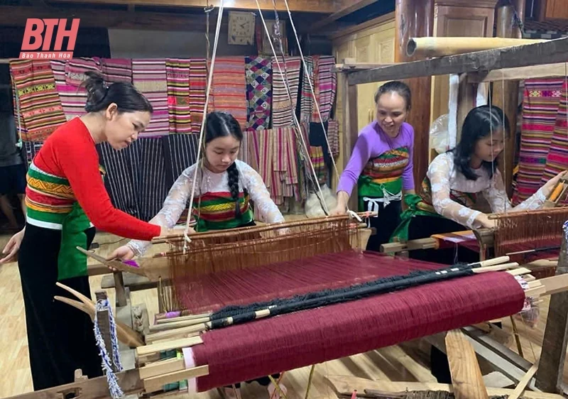 Bá Thước quan tâm giáo dục các giá trị văn hóa truyền thống, di tích lịch sử, văn hóa trong trường học