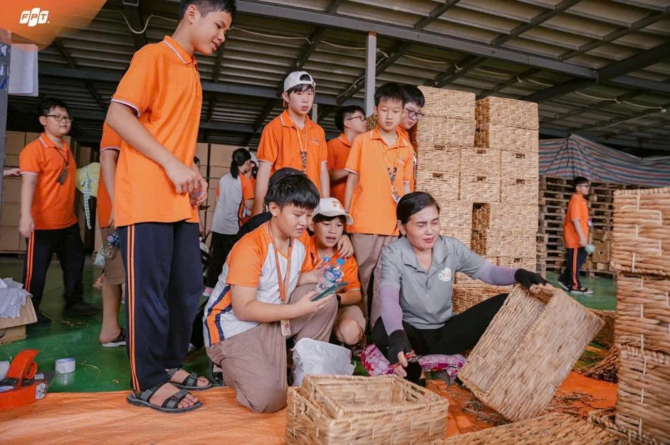 FPT Schools trao gần 300 suất học bổng toàn cấp học: Động lực để học sinh Thanh Hóa vươn mình tỏa sáng