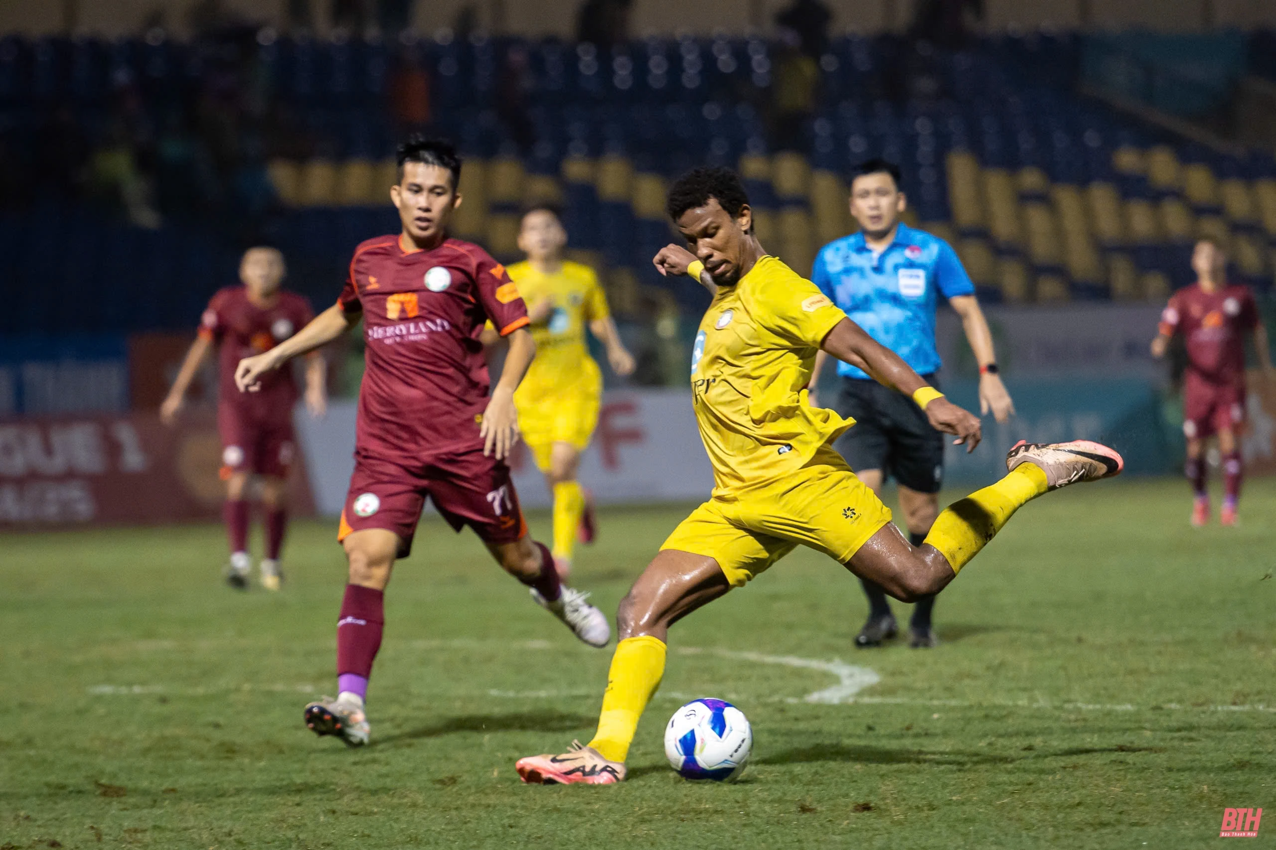 Đông Á Thanh Hoá đánh rơi chiến thắng phút cuối trước Quy Nhơn Bình Định