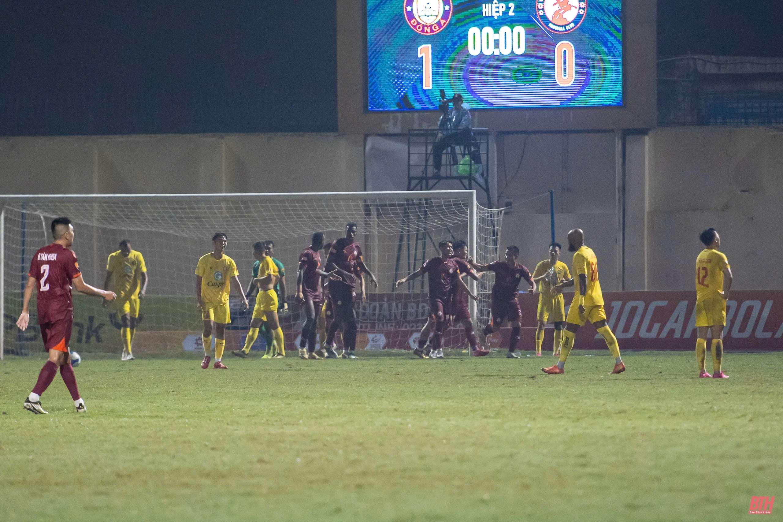 Đông Á Thanh Hoá đánh rơi chiến thắng phút cuối trước Quy Nhơn Bình Định