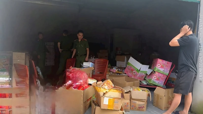 Thu giữ hàng chục sản phẩm hàng hóa không rõ nguồn gốc