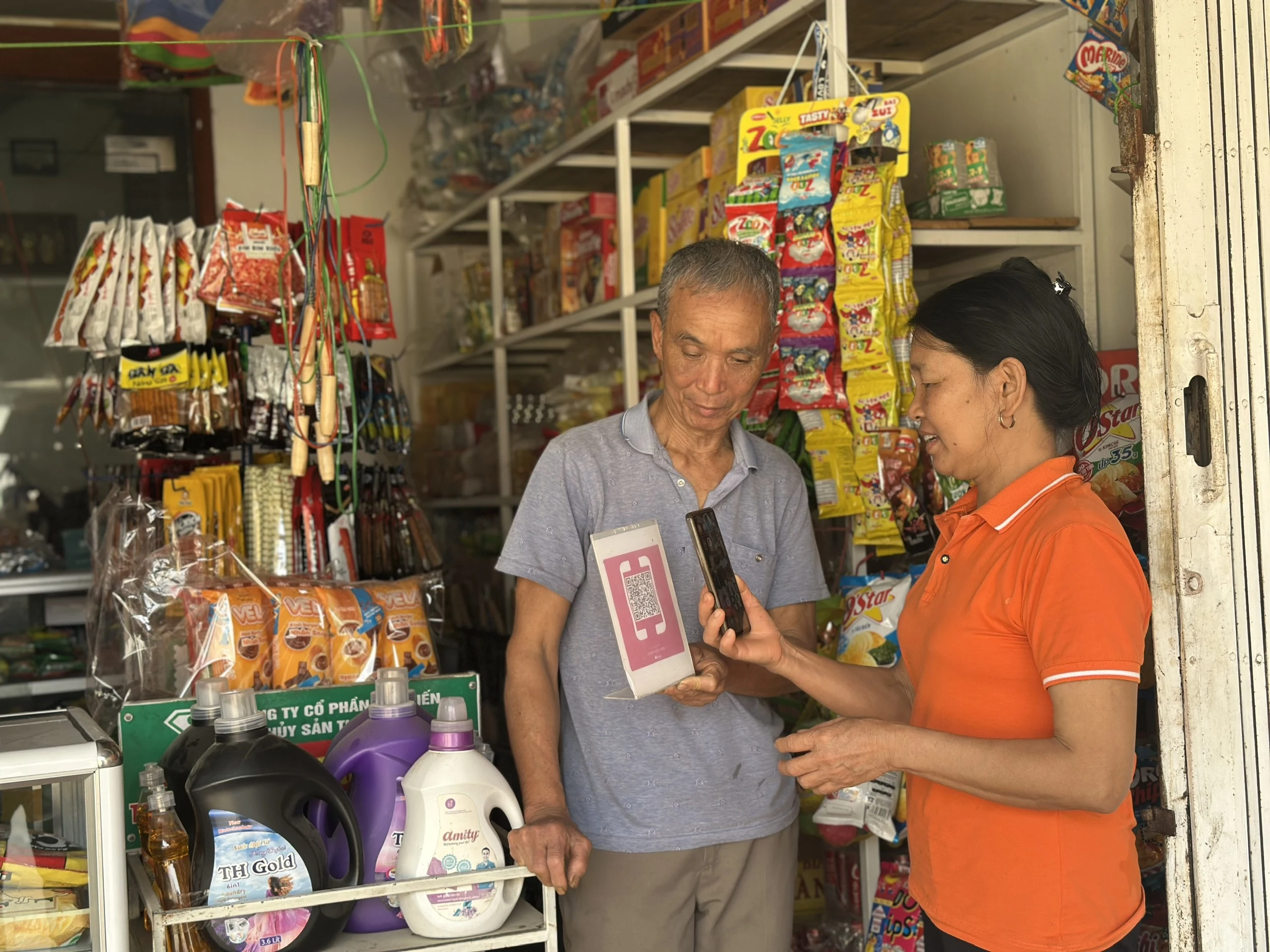 “Áp lực kép”, hàng loạt hộ kinh doanh cá thể đóng cửa: Hiểu sai chính sách thuế, từ chối chuyển khoản