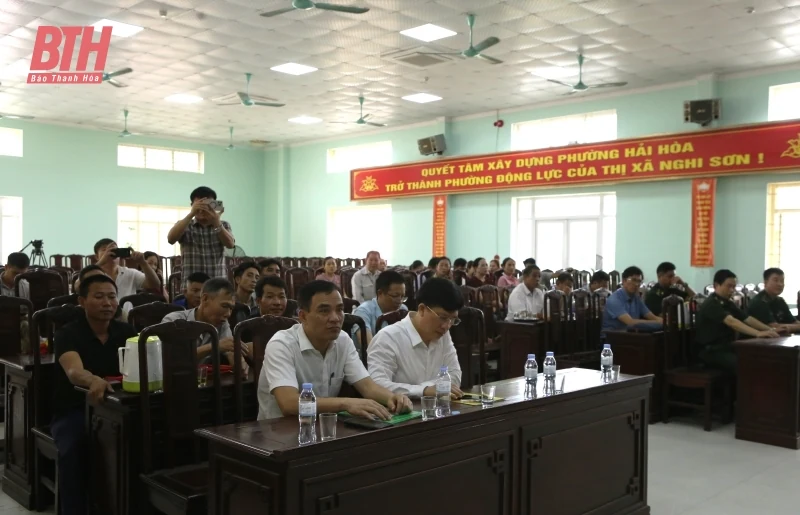 Trao 2.000 lá cờ tổ quốc cho ngư dân thị xã Nghi Sơn vươn khơi, bám biển