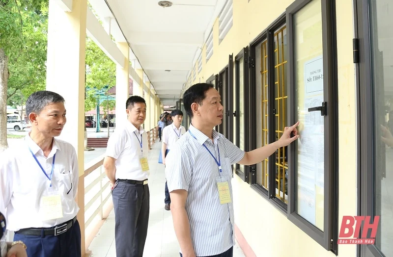 Kỷ luật phòng thi tiếp tục được siết chặt trong buổi thi môn Toán