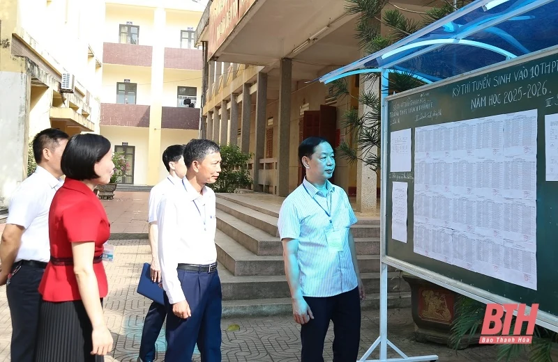 Kỷ luật phòng thi tiếp tục được siết chặt trong buổi thi môn Toán