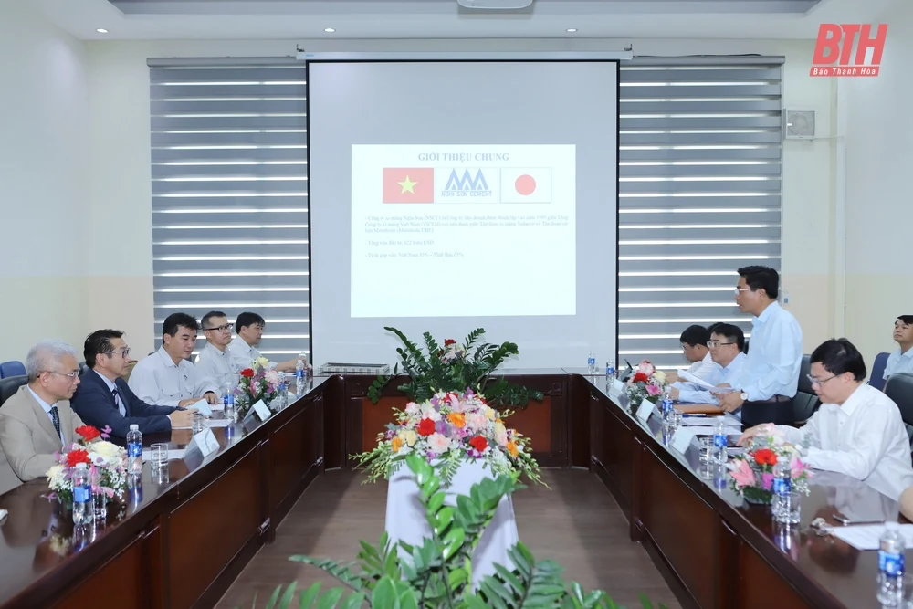 Bí thư Tỉnh ủy Nguyễn Doãn Anh kiểm tra tình hình sản xuất tại Nhà máy Cơ khí công nghệ cao Nghi Sơn và Công ty Xi măng Nghi Sơn