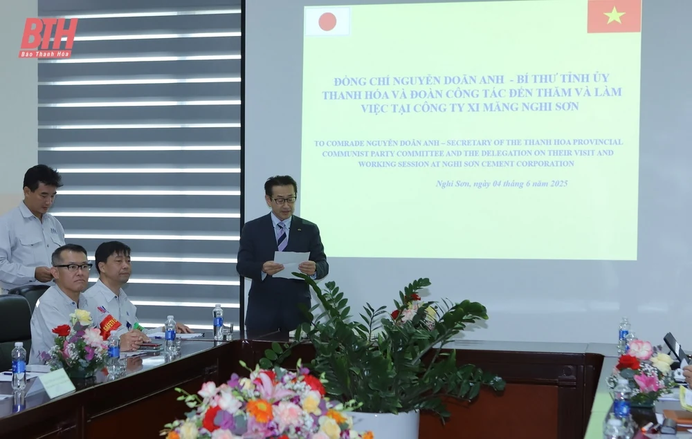 Bí thư Tỉnh ủy Nguyễn Doãn Anh kiểm tra tình hình sản xuất tại Nhà máy Cơ khí công nghệ cao Nghi Sơn và Công ty Xi măng Nghi Sơn