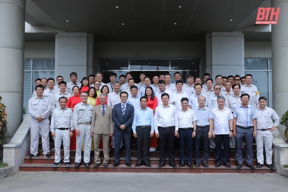 Bí thư Tỉnh ủy Nguyễn Doãn Anh kiểm tra tình hình sản xuất tại Nhà máy Cơ khí công nghệ cao Nghi Sơn và Công ty Xi măng Nghi Sơn