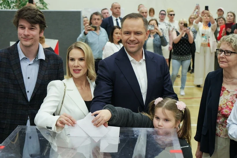 Nhà sử học Karol Nawrock đắc cử Tổng thống Ba Lan