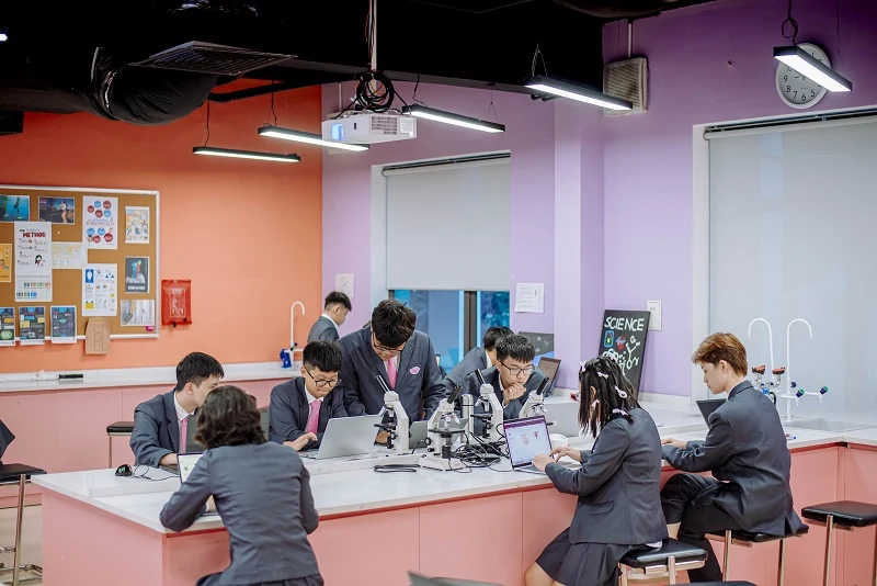 Thanh niên cần gì để tự tin bước ra thế giới?